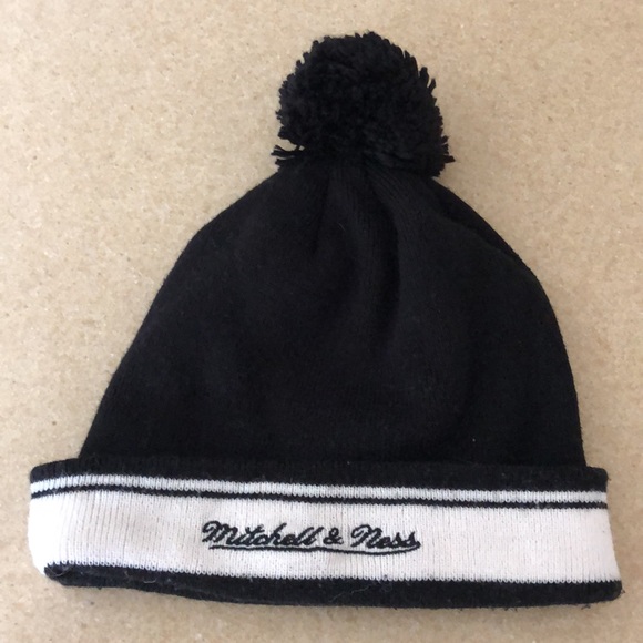 Mitchell & Ness Nets B basketball pom pom beanie hat - Picture 2 of 8
